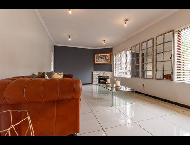 4 BEDROOM HOUSE FOR SALE IN FOURWAYS